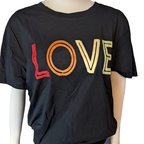 FUZZY LOVE Black T-Shirt NOT a Graphic Tee Plus 1X - Picture 3 of 8